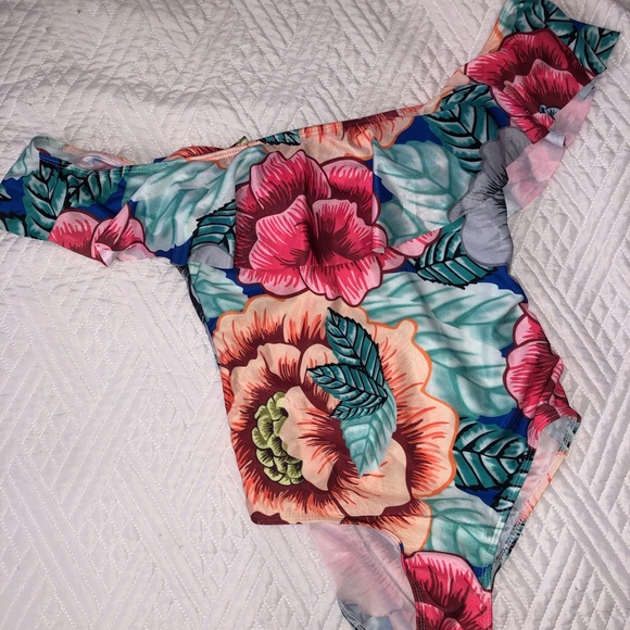 One piece floral swimsuit - Picture 3 of 3